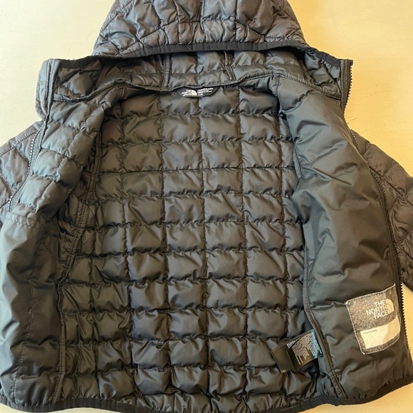 Toddler North Face Thermoball jacket - Picture 2 of 8
